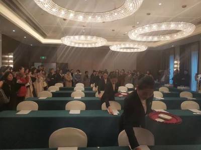 把握服務(wù)精髓 提升服務(wù)技能——河南省黃河迎賓館(國賓級)酒店VIP會(huì)議與客房服務(wù)骨干培訓(xùn)班圓滿結(jié)束